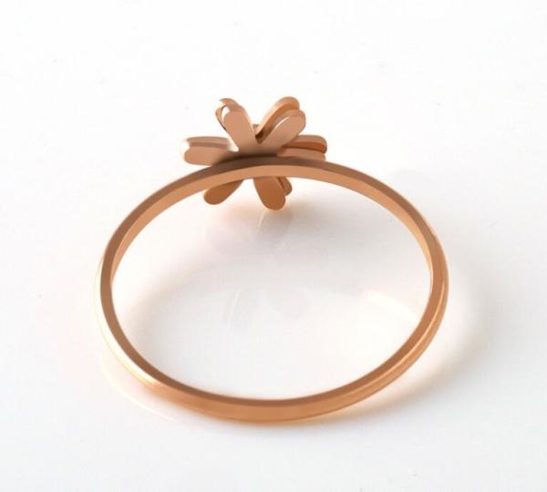 Small Daisy Decorative Ring Women Fashion Stainless Steel Jewelry