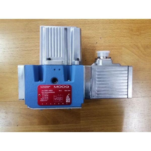 Moog Servo Valve Electro-Hydraulic Proportional Flow Control Valve with 290*180mm Size 1A Rated Current and 24V 220V Voltage