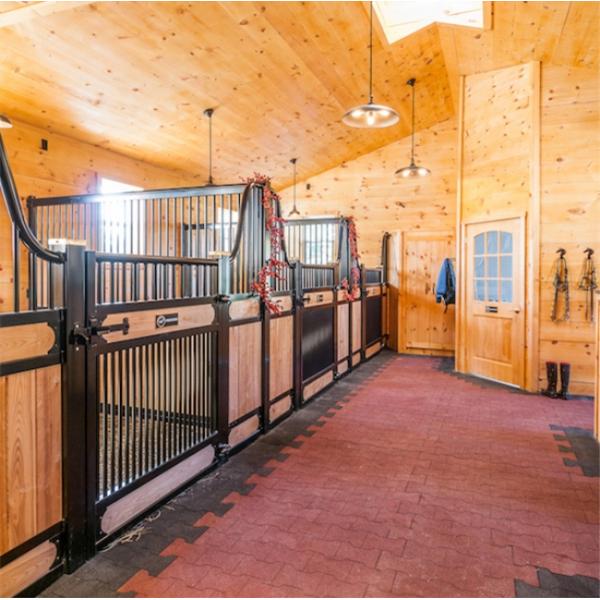 Fully Welded Steel Horse Stables , Bamboo / Pine Infill Galvanized Horse Stalls