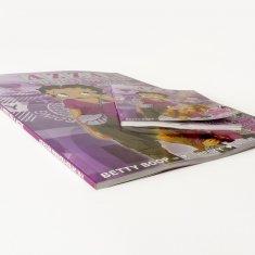 Collez piquer d'attache/selle les magazines brillantes du commerce d'impression de papier CIS ou de C2S d'art