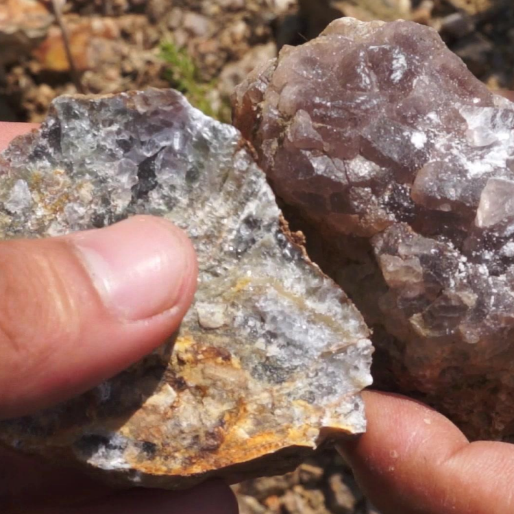 Metallurgical Fluorspar Lump With CaF₂ ≥ 75% And Low Impurities For Steel Smelting