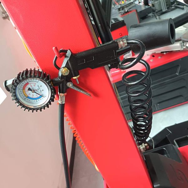 Semi Automatic Tire Changer Machine for 12-24 Inch Tires with Pneumatic Control and Martensitic Steel Removal Head