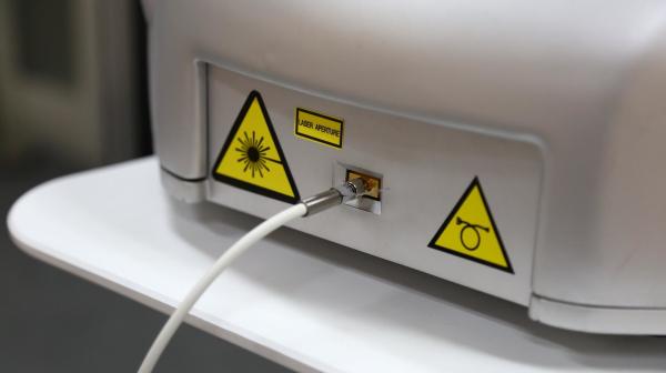 máquina vascular da remoção do laser 980nm, tratamento do laser para as veias da linha
