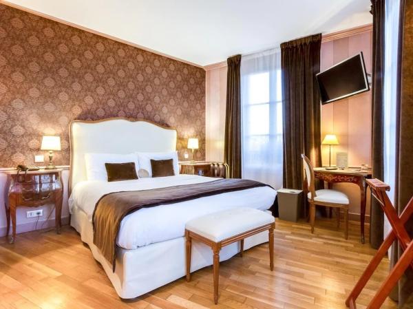 Kenya luxury hotel wood furniture manufactuer from China by French style bed with wood side table and fabric bench chair
