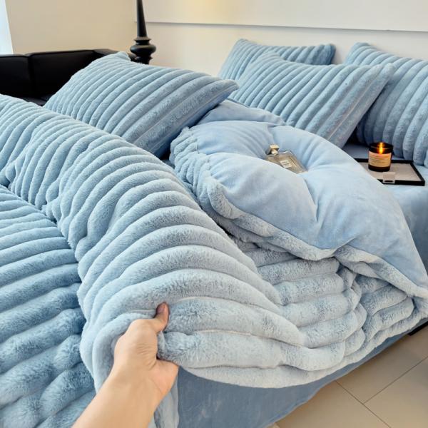 Cuatro piezas de ropa de cama