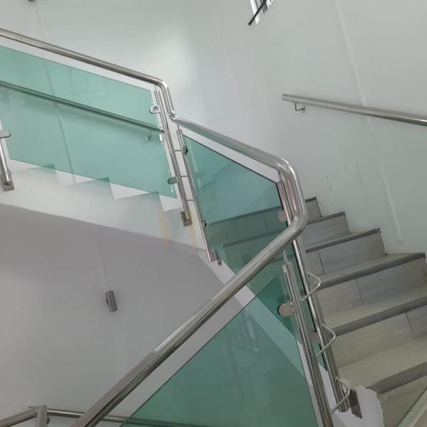 Cerca de vidro de aço inoxidável Good Corrosion Resistant do corrimão de 1.2mm 1.5mm 2mm Inox