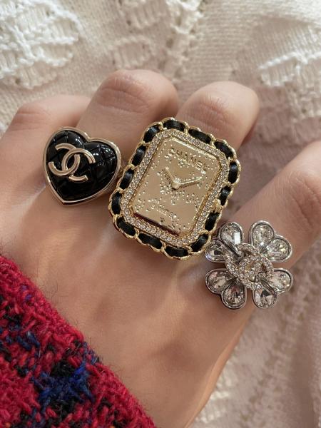 Elegant 18K Gold Plated Square Ring with Swarovsk* Diamond and Leather-Wrapped Chain