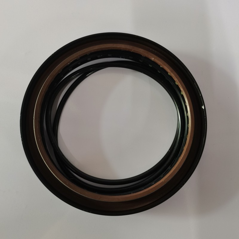 Easy Installation Rear Dust Lip Direct Replacement Rear Wheel Oil Seal for Mining Construction Trucks