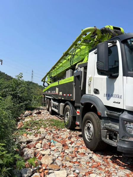 Poids total de 43870 kg 2020 Pompes à béton utilisées de 59 m sur châssis Benz pour la construction