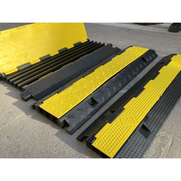  Driveway Portable Rubber Speed Bump 2channel 3 Channel 4 5 Channel Cable Ramp
