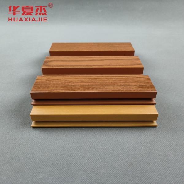 Traitement de surface d'impression des panneaux muraux en composite bois-plastique (WPC) à grain de bois durable