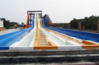 De lado a lado corrediça da raça da fibra de vidro da Multi-pista, competindo o Waterslide, corrediças de água feitas sob encomenda