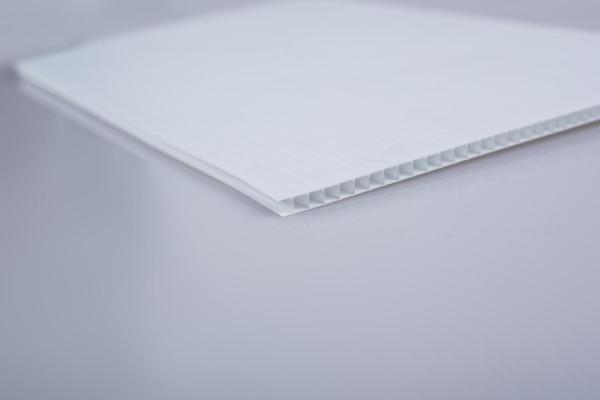 White Corrugated Plastic Sheet 4mm PP Board Sheet Customized