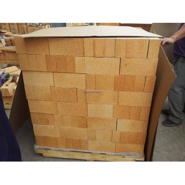 Легкий огнеупорный кирпич из глины