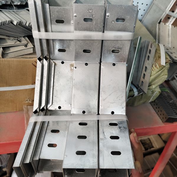 Hot-Dip Galvanized Wall-Mounted Cable Tray with 0.8-3.0 Mm Steel Thickness for Outdoor Power Distribution
