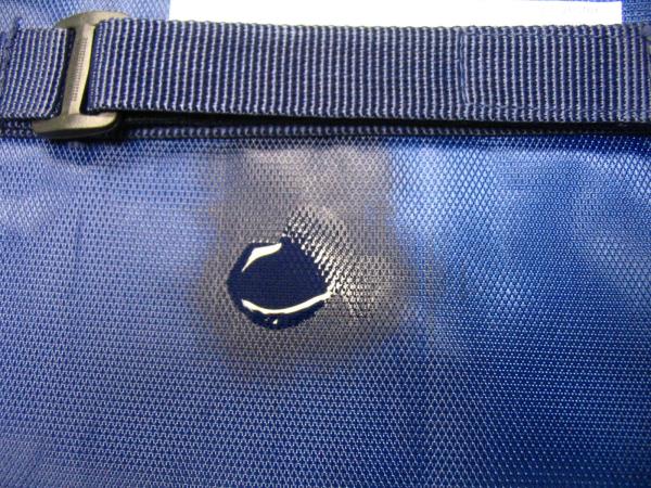 stadium seat cushion of easy-to-bring-along design