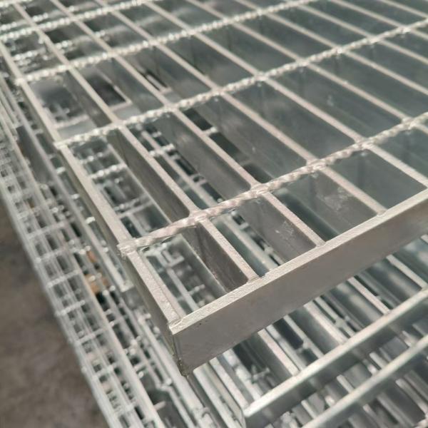 Grille en acier à structure stable et à forte charge dans les centres commerciaux