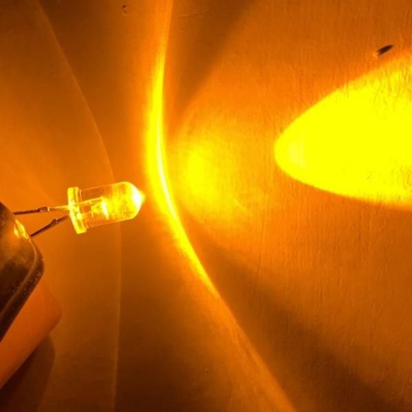 Através do buraco 5mm 45deg 590nm Amarelo 13000mcd Pins de rolha para luz LED