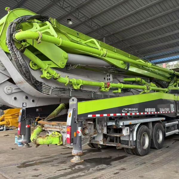 Concrete Pump Truck Used 2020 Zoomlion 63m 63 meters with Mercedes Benz Chassis