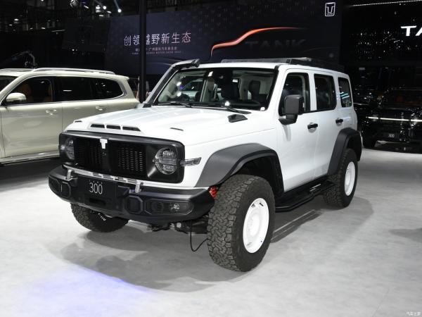 2023 GWM Off-road Tank 300 SUV Car 2.0T Petrol Fuel 4WD Equipped with LED Headlight