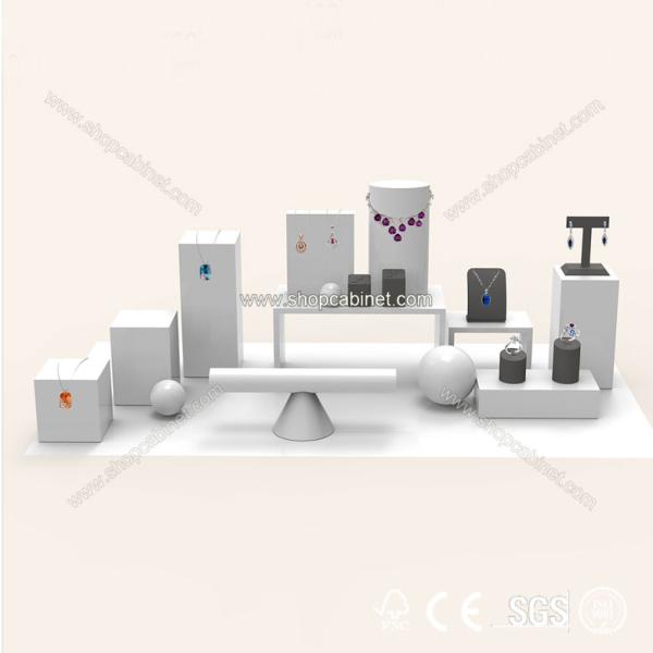 Modern jewelry showcase for jewelry display props