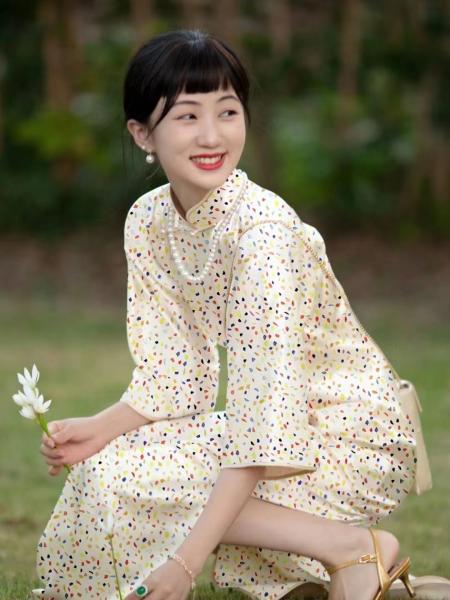 2023 Silk Fashion Girls and Women Luxury dressing Euro Standard Quality OEM private designs MOQ 50-100 Pcs accepted
