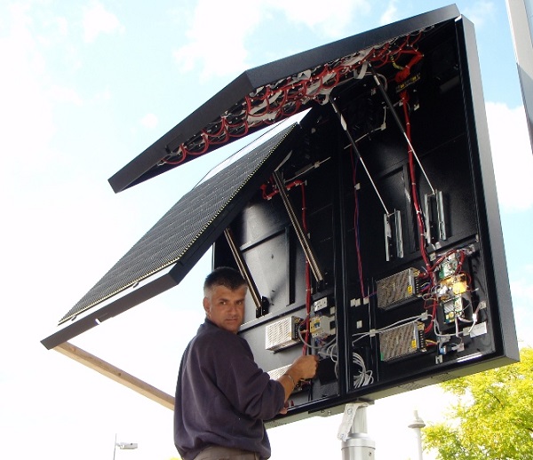 Высокое разрешение наружного Wi-Fi Двойные стороны светодиодные знаки P6 Front Service Led Billboard