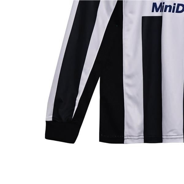 La Juventus 1997 Retro Long Sleeve Fan Home Edition Jersey de football rend hommage aux champions de la Ligue des champions