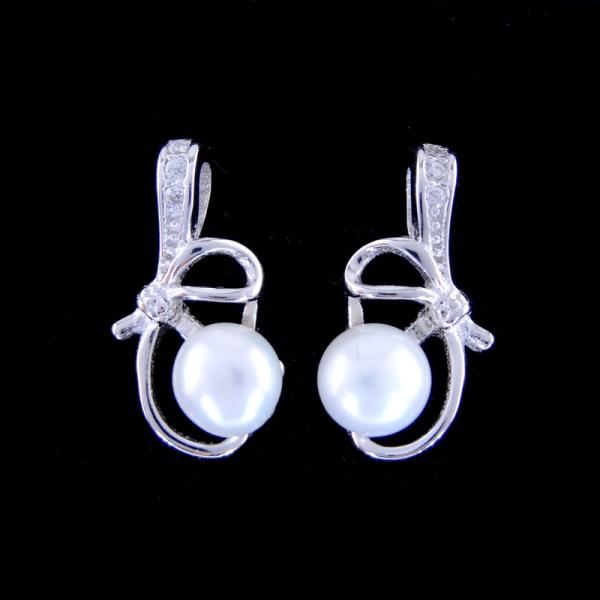 Подгонянные большей частью серебряные ювелирные изделия серег жемчуга цветут форма для девушки