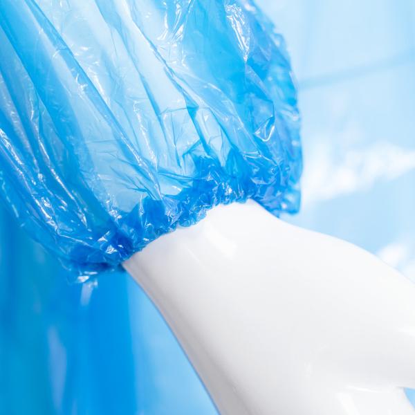 Пальто сини CE/ISO/белых устранимое водоустойчивое PE пластмассы дождя с клобуком