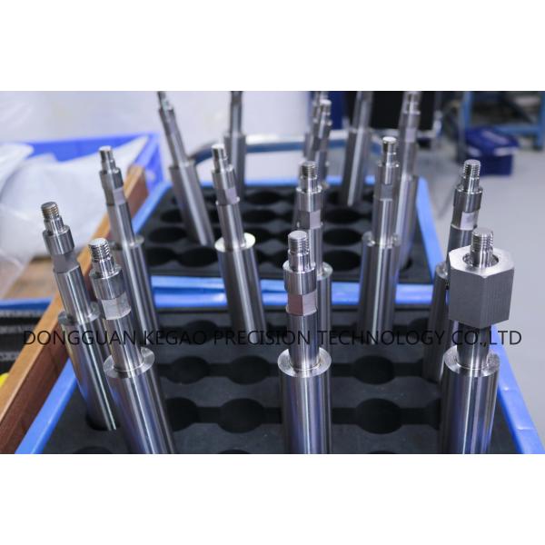 Tige Porte Ejecteur Automotive Injection Mold 18NiCRMo5 Material 62 HRC