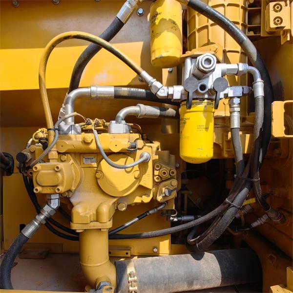 Équipement CAT 323 USA Marque Caterpillar Excavatrices à roues usées