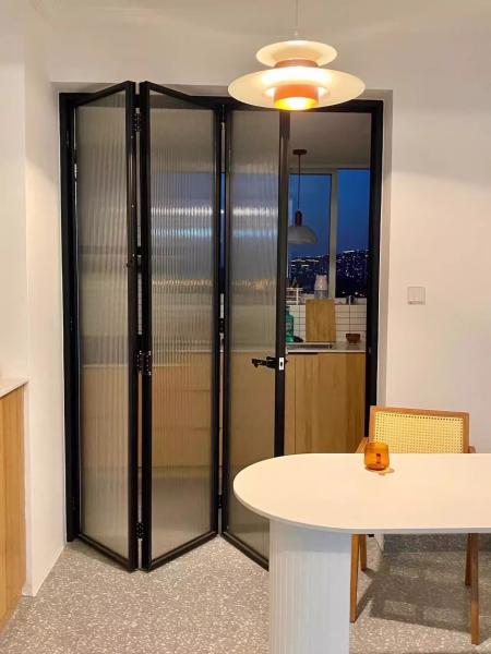 Self-Cleaning Glass Folding Windows - Hydrophobic Nano Coating