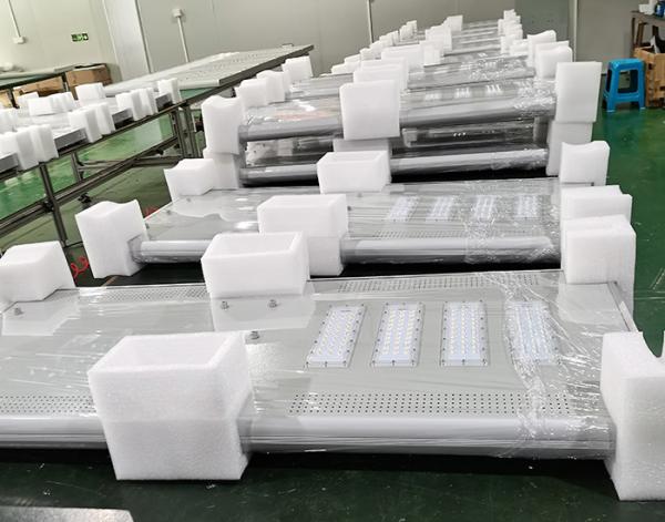 Ip65 Integrated 100 Watt Solar LED Street Light Outdoor 10400Lm