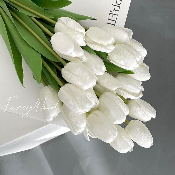 Simulated bouquet with moisturizing touch, tulip high-end flower arrangement, living room cake decoration, fake flower decoration, dried flowers
