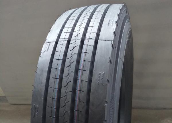 Black Appearance Highway Truck Tires 11R22.5 12R22.5 High Fuel Efficiency
