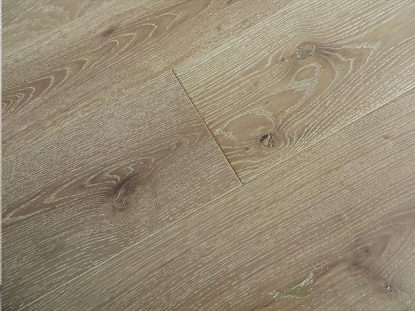 Le chêne blanc balayé a machiné le plancher en bois avec, les taches populaires australiennes de couleur