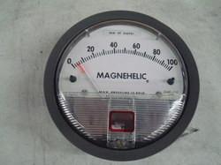Dwyer Series 2000 All Stainless Steel Digital Magnehelic Gauge (0–2 kPa)