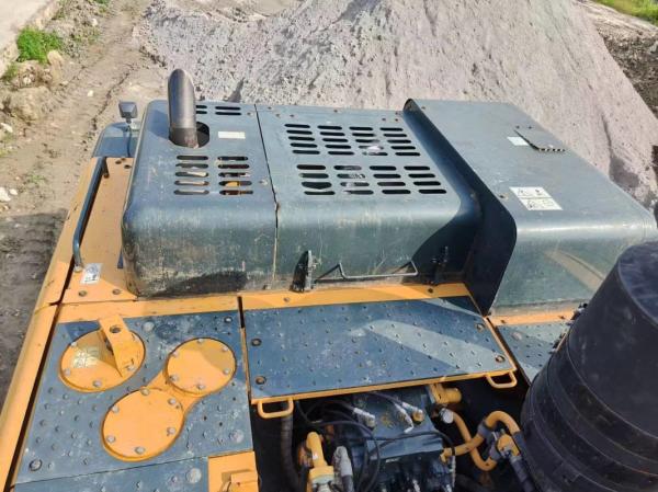 Used Hyundai 520 Large Scale Excavator Powerful Performance