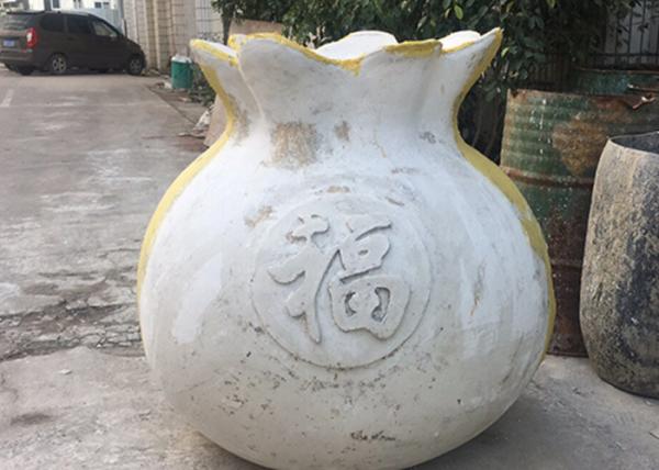 Red Fiberglass Shopping Centre Decorations Best Wishes Lucky Bag Statue Custom Decorations