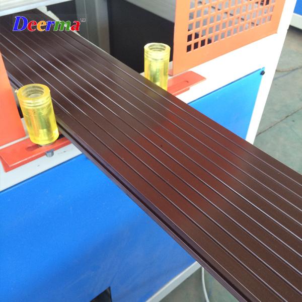 Double-Screw WPC Decking Production Machine Line with Output and 22 1 Screw L/D
