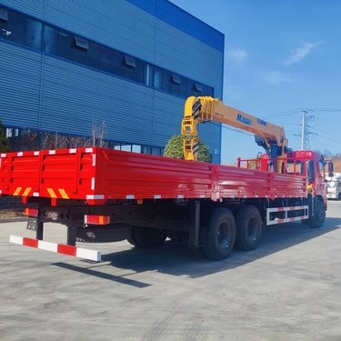 6*4 Boom Dongfeng Straight Telescopic Truck Mounted Crane For Heavy Lifting Needs