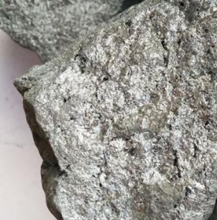 Silicium à haute teneur en carbone 65 % de scories métalliques de silicium 10-50 mm