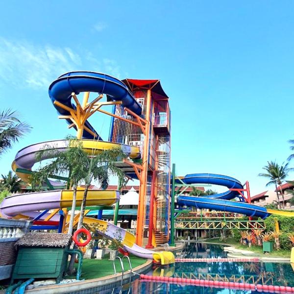 Public Water Amusement Equipment Is Customized by Commercial Large Slides and Long Slides of Water Park Attractions.