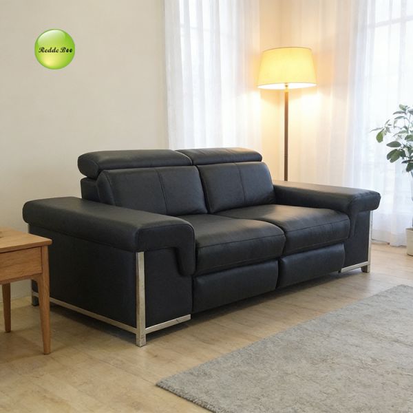 White Leather Power Reclining Sofa: Adjustable Headrest, Metal Base – Ideal for Bright Modern Living Spaces