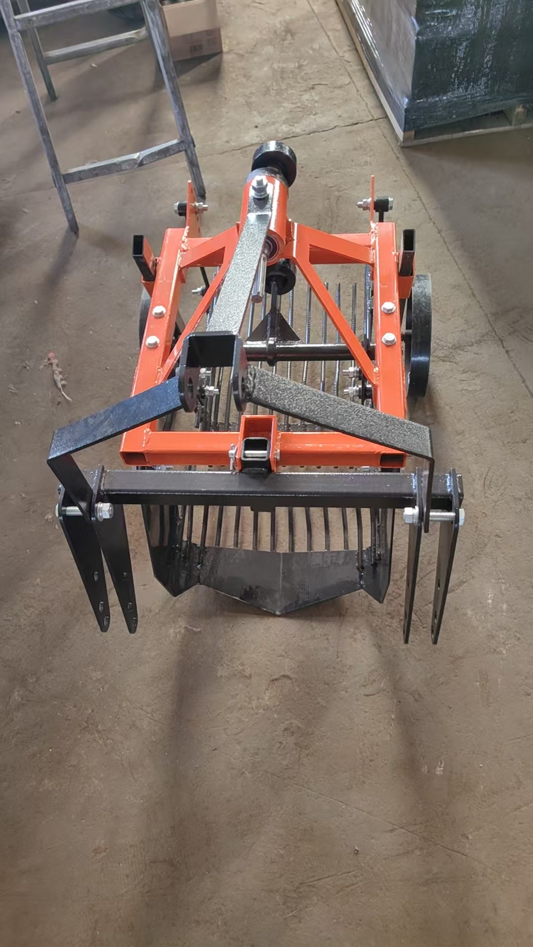 Single Row Potato Harvester, Potato Digger Machine, 8‑25HP Potato Harvest Equipment, Mini Tractor Potato Harvester