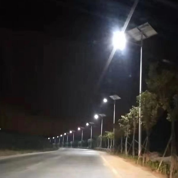 Split-Type Solar Street Light with Die-Cast Aluminum Solar Panel for High Lumen Output