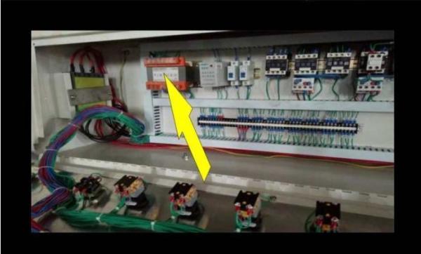9 Motores Máquina de Beveling de Vidro Controlada por PLC Máquina de bordar com 6.7*1.3*2.6m Tamanho