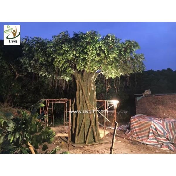 UVG green outdoor artificial banyan tree with huge fiberglass trunk for restaurant patio landscaping GRE057