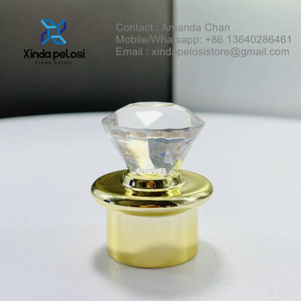 Venda Quente Parafusos de Cor Personalizados Diamante Capa de Prata Cobertura,Capa de Ouro Para garrafas de cosméticos On Sale